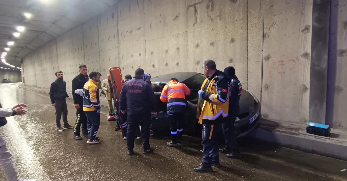 Erkenek T&uuml;neli&rsquo;nde kaza: 3 yaralı

