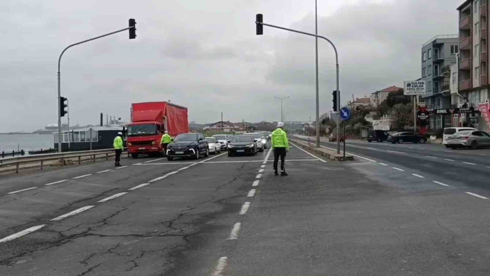Bayram d&ouml;n&uuml;ş&uuml;nde Tekirdağ yolunda ağır vasıta kısıtlaması
