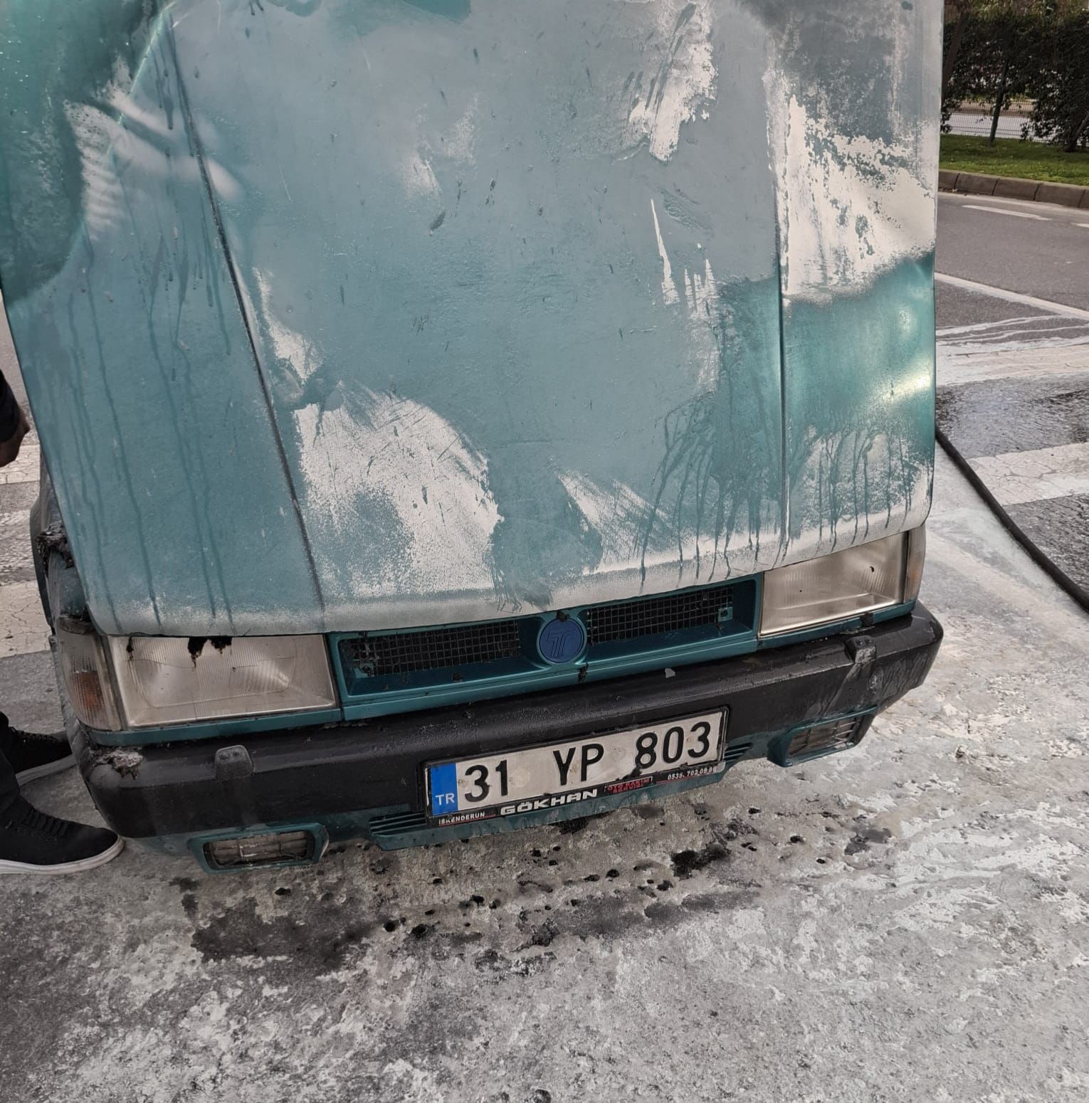 Alanya’da seyir halindeki otomobil alev aldı