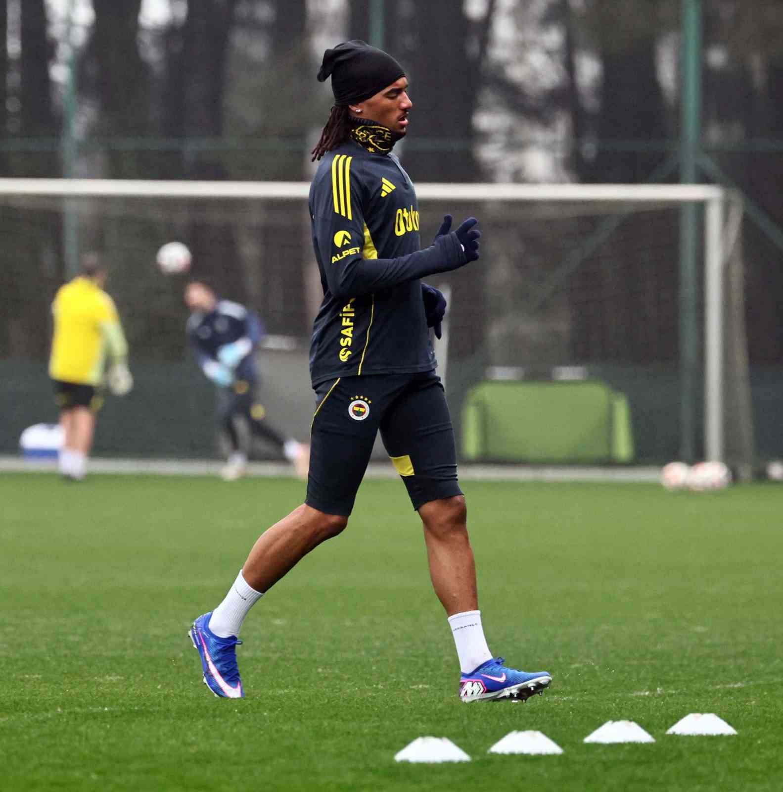 Fenerbah&ccedil;e, Beşiktaş ma&ccedil;ı hazırlıklarına başladı
