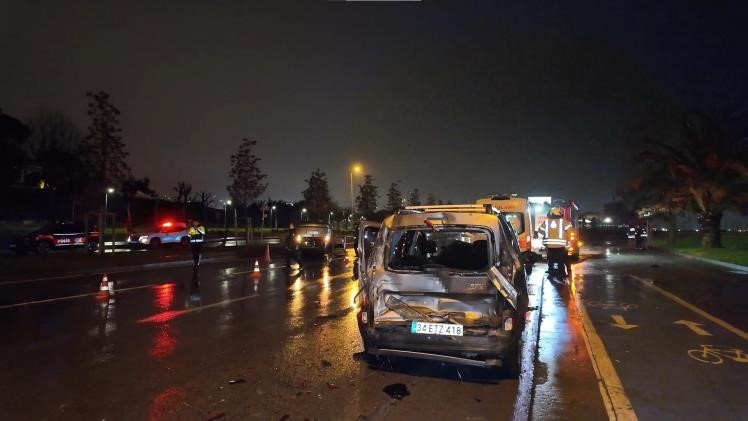 Pendik sahil yolunda aşırı hız kaza getirdi: 3 yaralı
