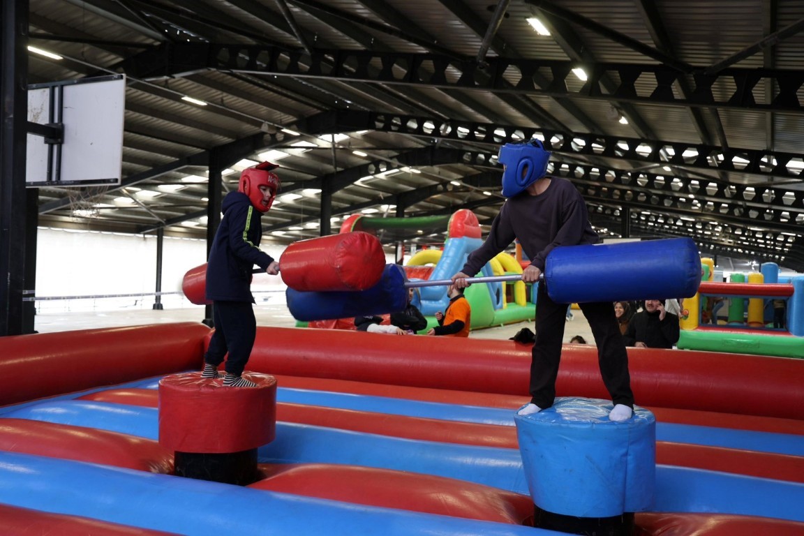 Kartepe’de çocuklar bayram etkinlikleriyle doyasıya eğlendi