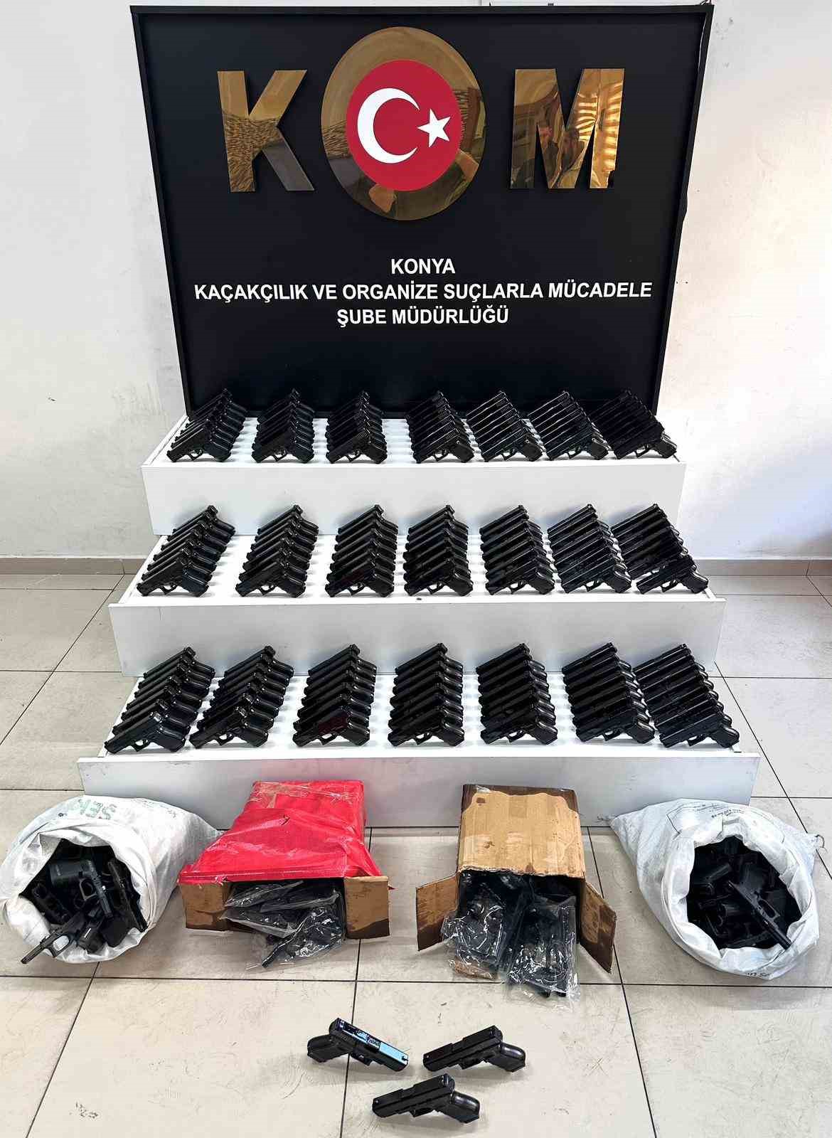 Konya polisinden silah ka&ccedil;ak&ccedil;ılarına operasyon
