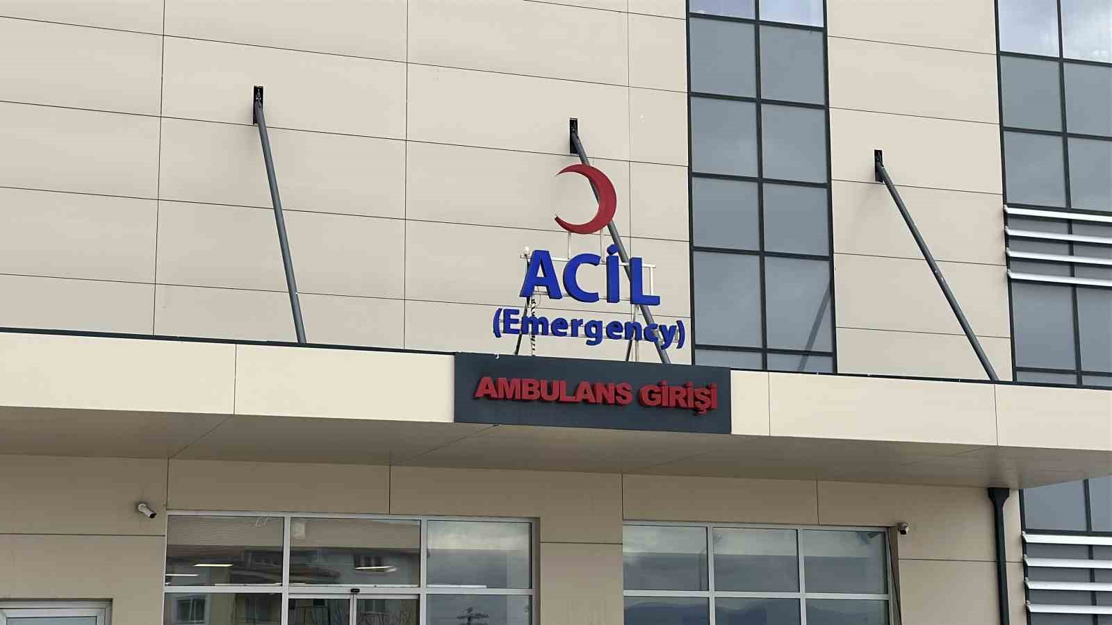 Burdur’da 2 genç tanımadığı bir kişi tarafından bıçaklandı