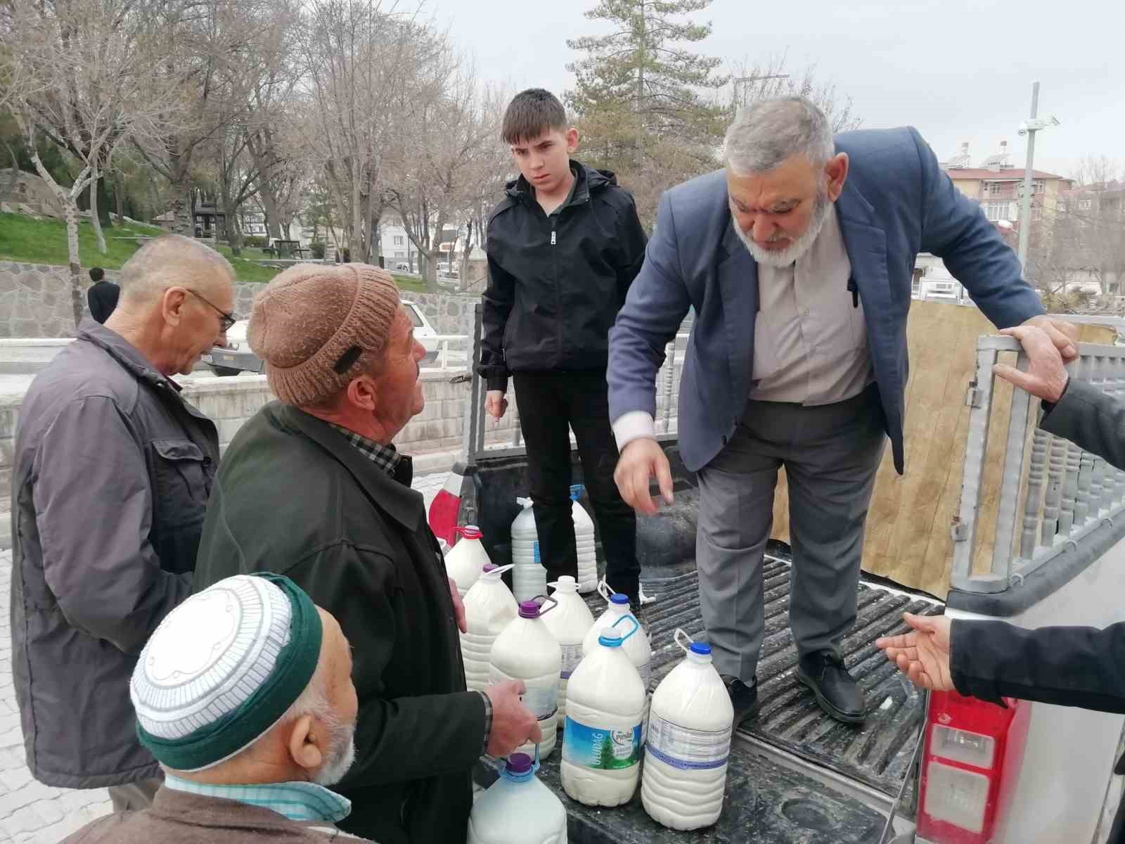 Karapınar’da gönülleri ısıtan dayanışma: 20 ton sütü ücretsiz dağıttı