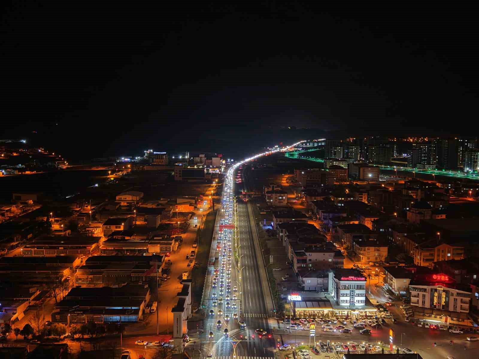 Polatlı&rsquo;da bayram d&ouml;n&uuml;ş&uuml; oluşan trafik havadan g&ouml;r&uuml;nt&uuml;lendi
