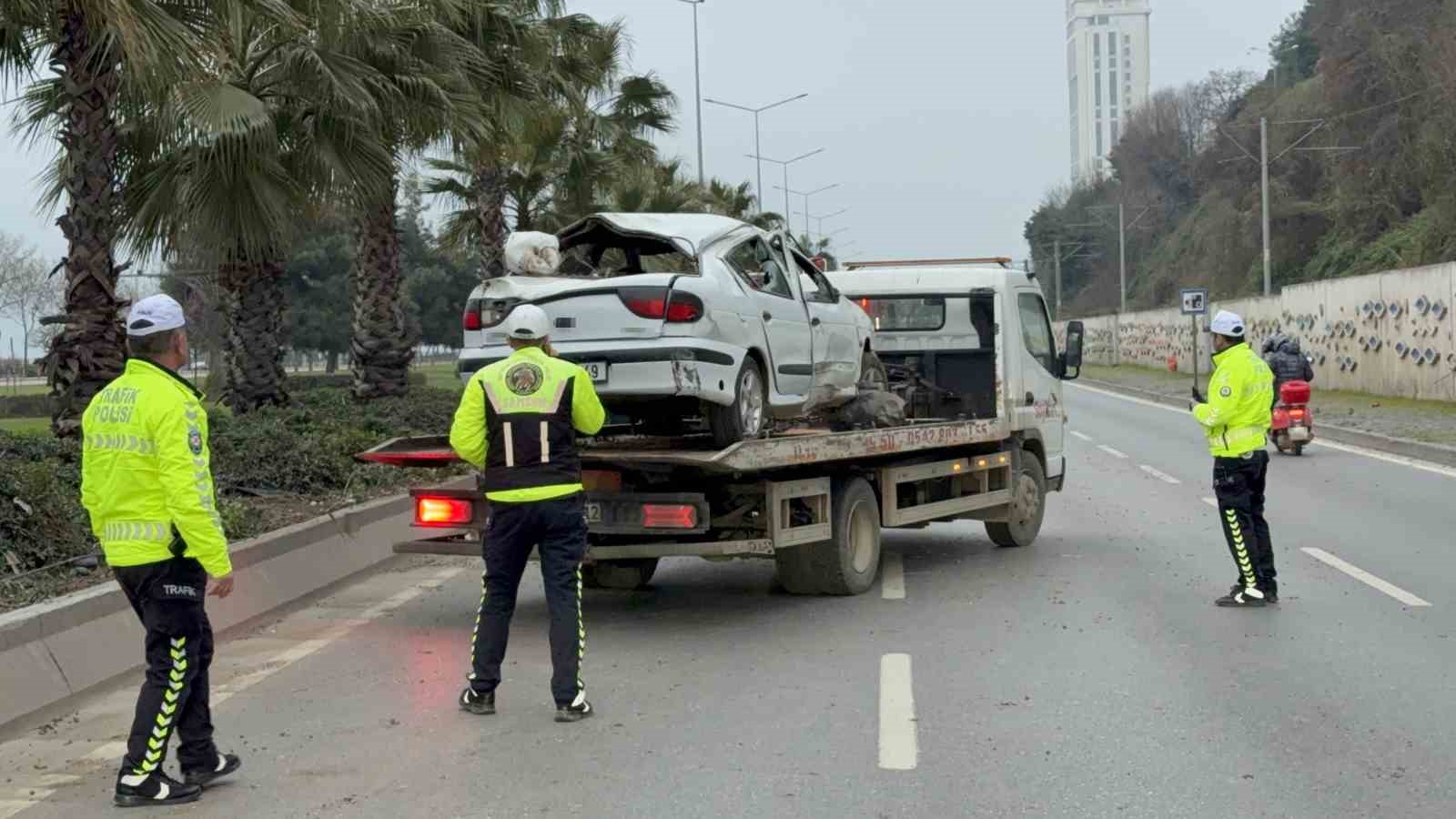 Alkolden işlem yapılan sürücü yeniden direksiyona geçip kaza yaptı: 4 yaralı 