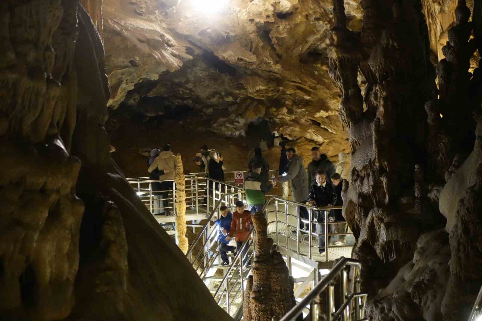 G&uuml;m&uuml;şhane&rsquo;nin yer altı sarayı kapılarını ziyaret&ccedil;ilerine a&ccedil;tı
