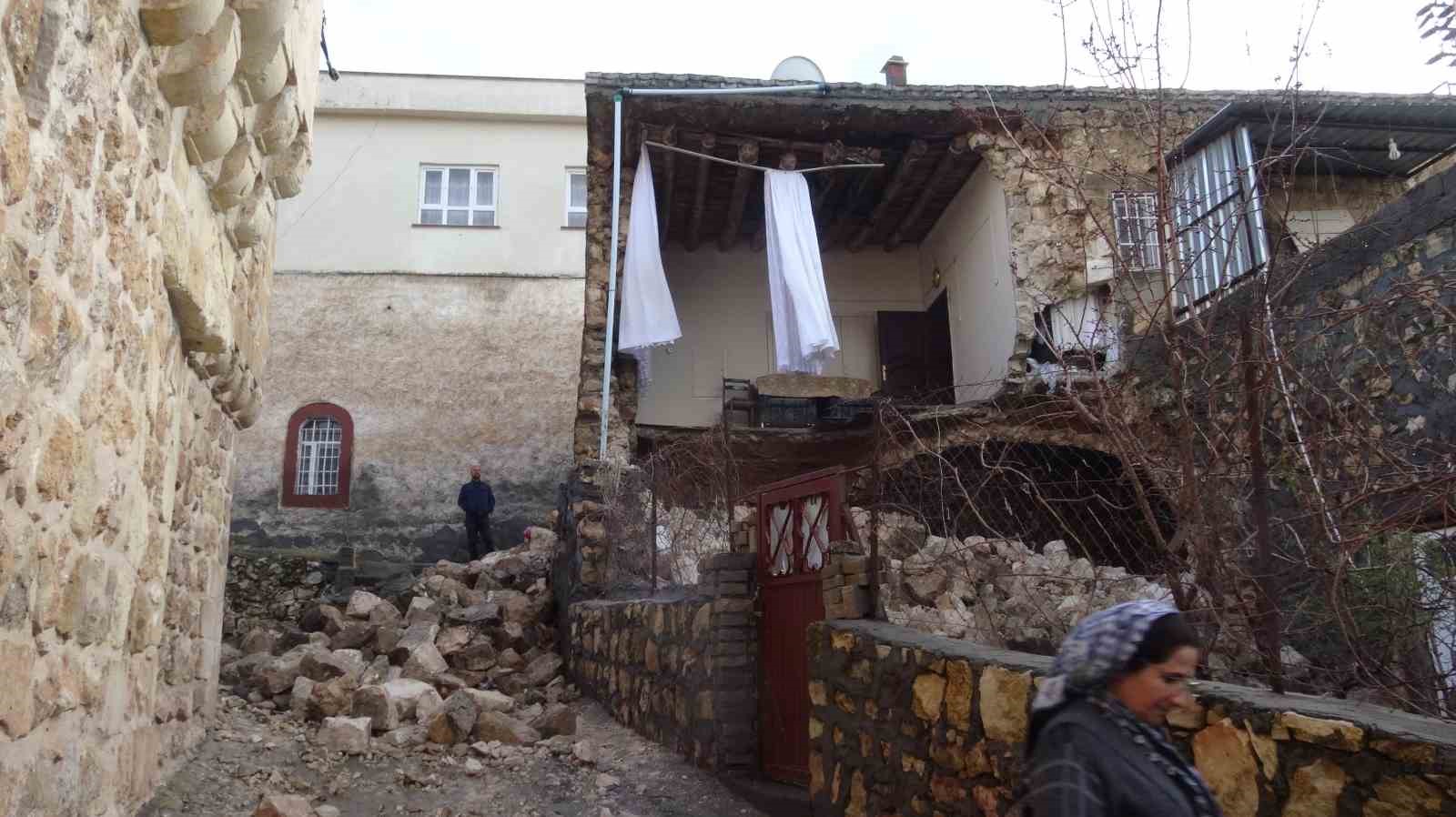 Gerc&uuml;ş&rsquo;te sağanak yağışlara dayanamayan ev &ccedil;&ouml;kt&uuml;
