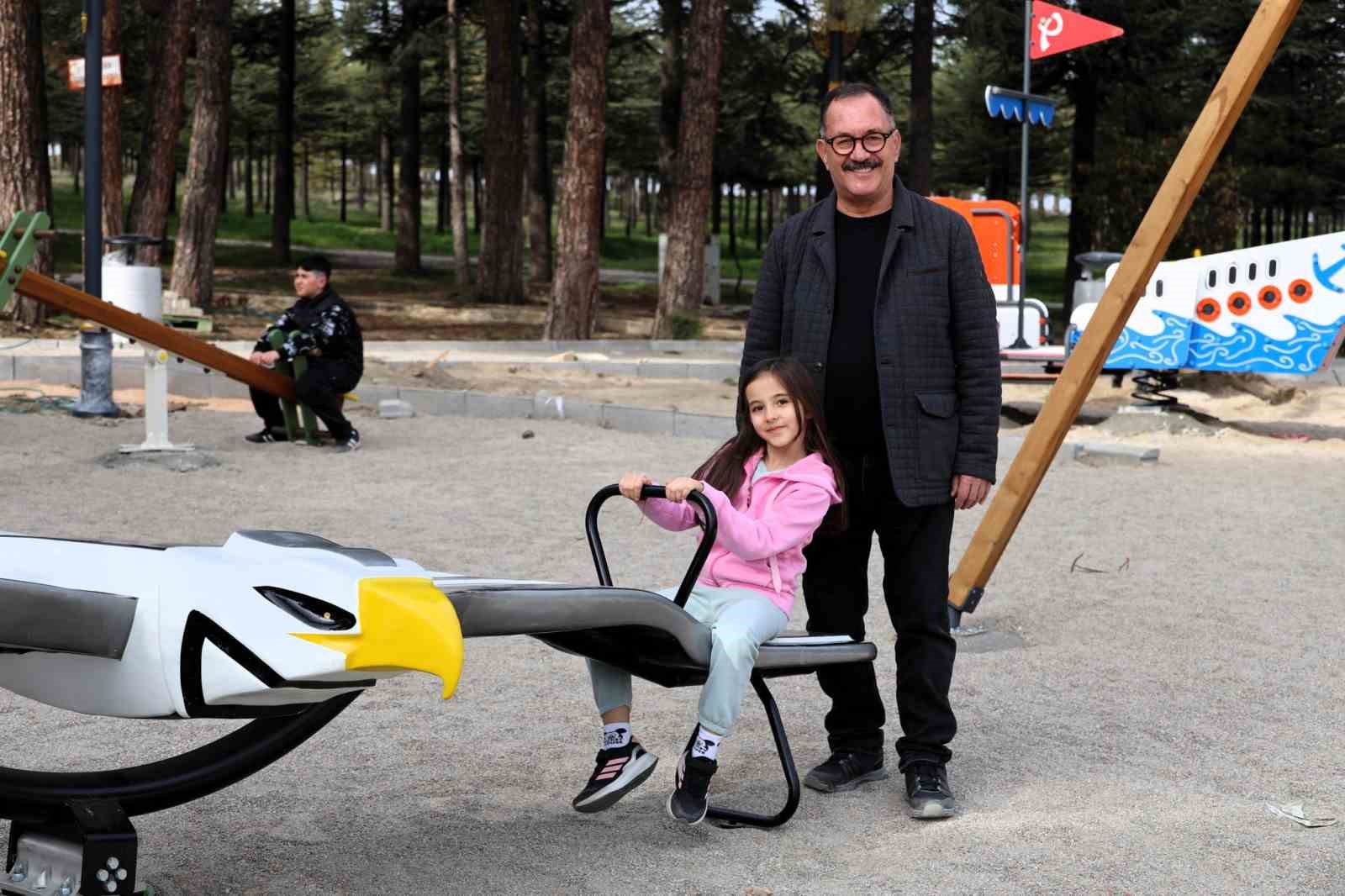 Ertuğrulgazi T&uuml;rbesi i&ccedil;erisindeki park alanında &ccedil;alışmalar hız kazandı
