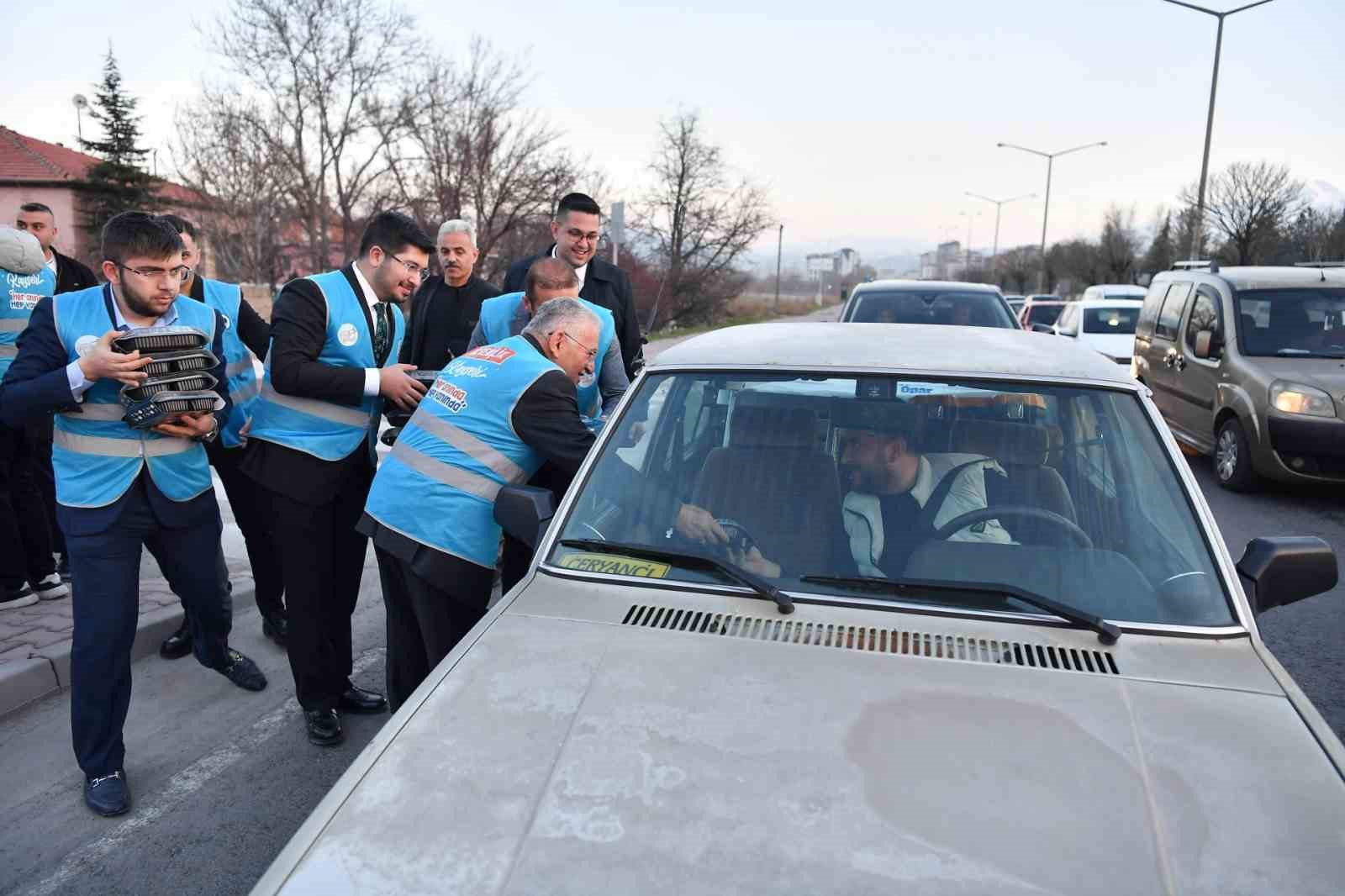 Başkan B&uuml;y&uuml;kkılı&ccedil;, iftarından bayramına Ramazan coşkusunu Kayserililerle birlikte yaşadı
