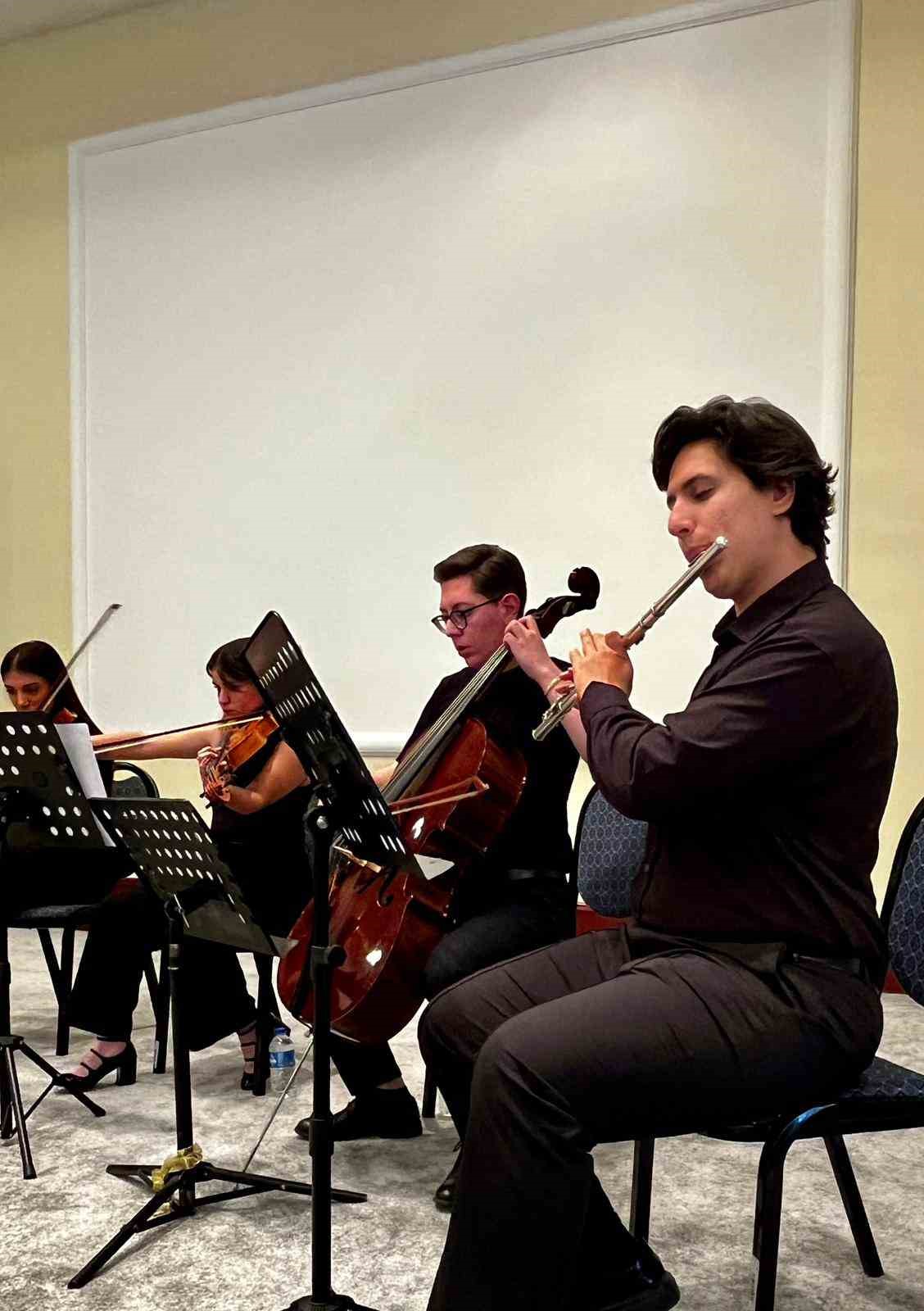 &Ouml;ğrencilerden &lsquo;&ccedil;ınarlara&rsquo; unutulmaz konser
