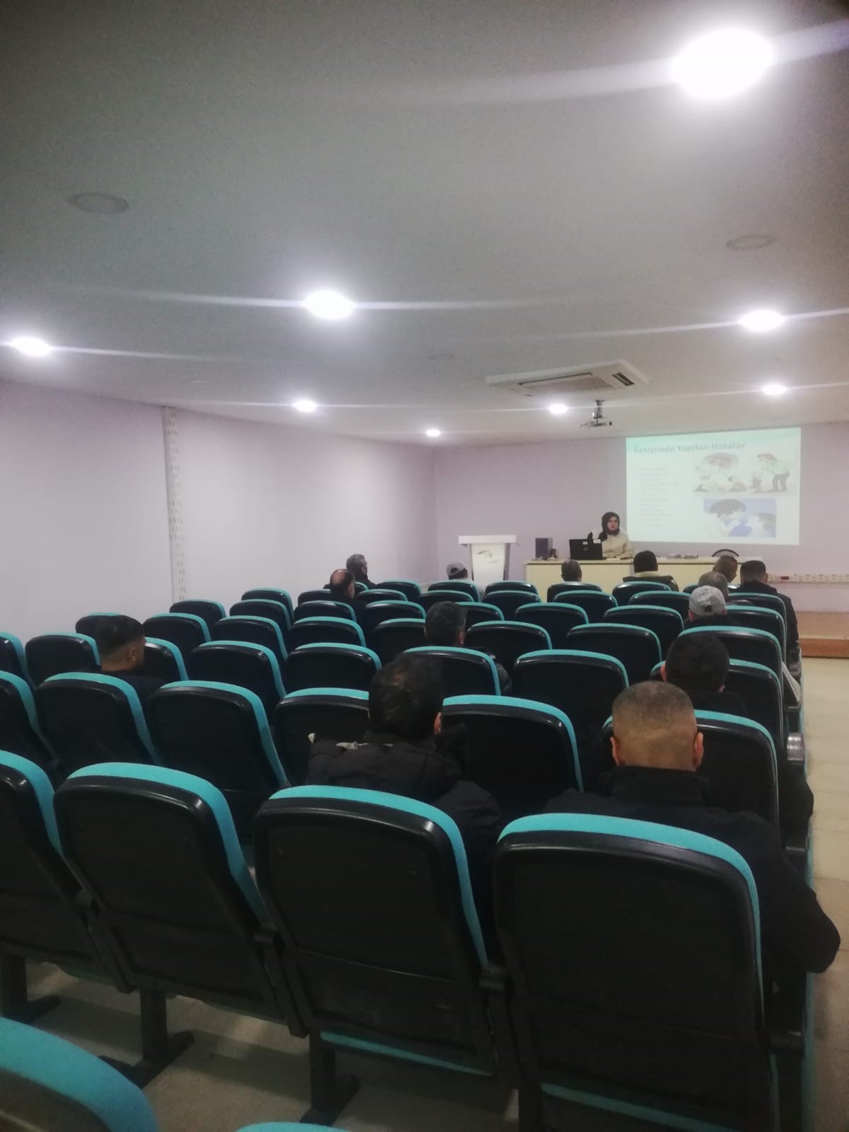 Elazığ’da yükümlülere ‘İletişim Becerileri’ semineri verildi