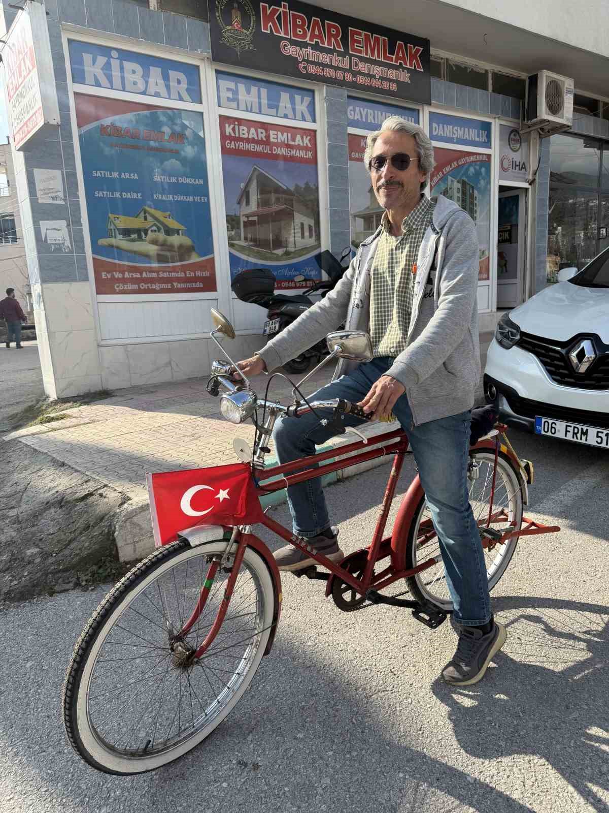 Osmaniye&rsquo;de 47 yıllık berberin 41 yıllık bisiklet sevdası
