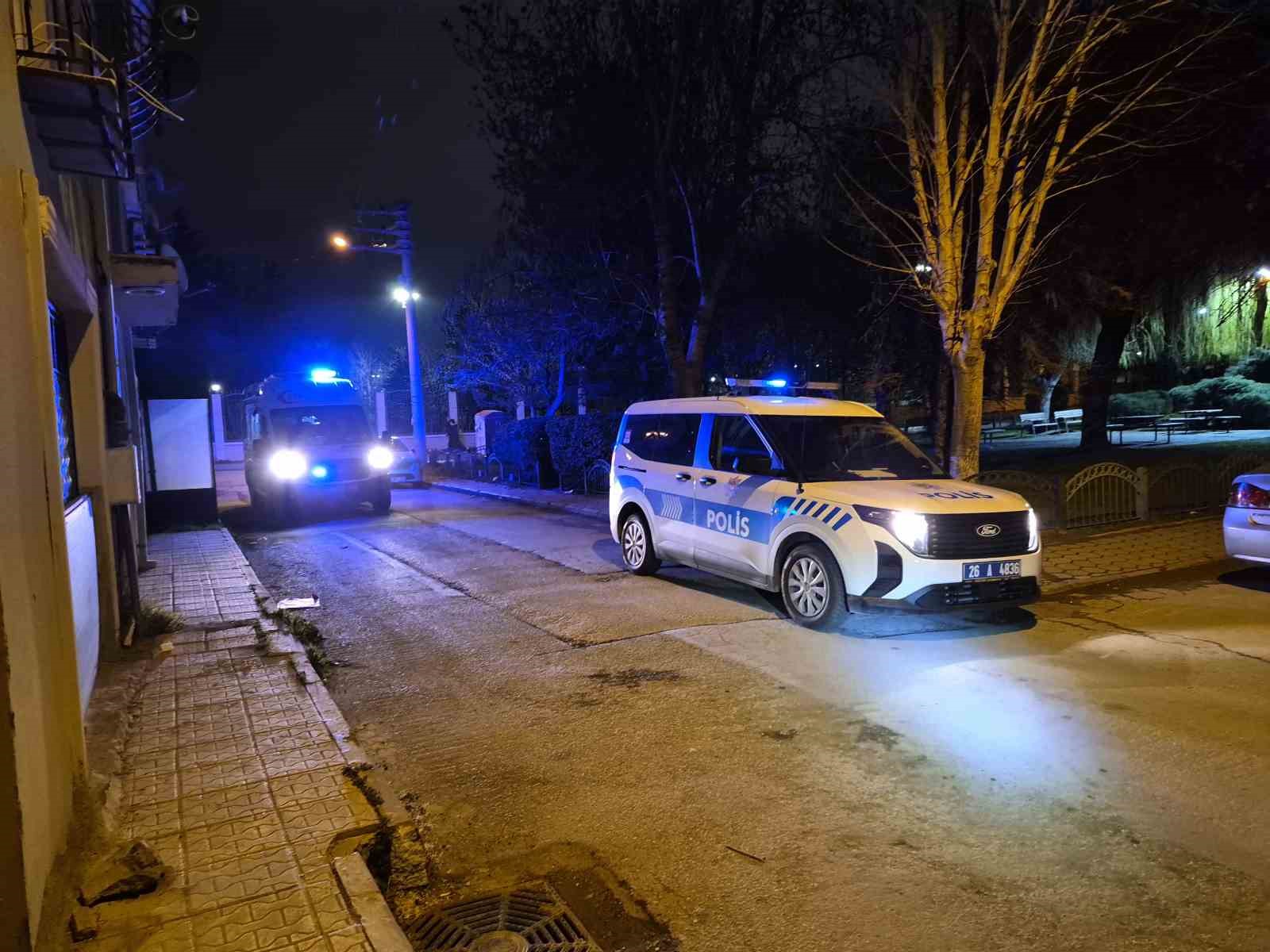 Alkoll&uuml; gen&ccedil; ortalığı birbirine kattı
