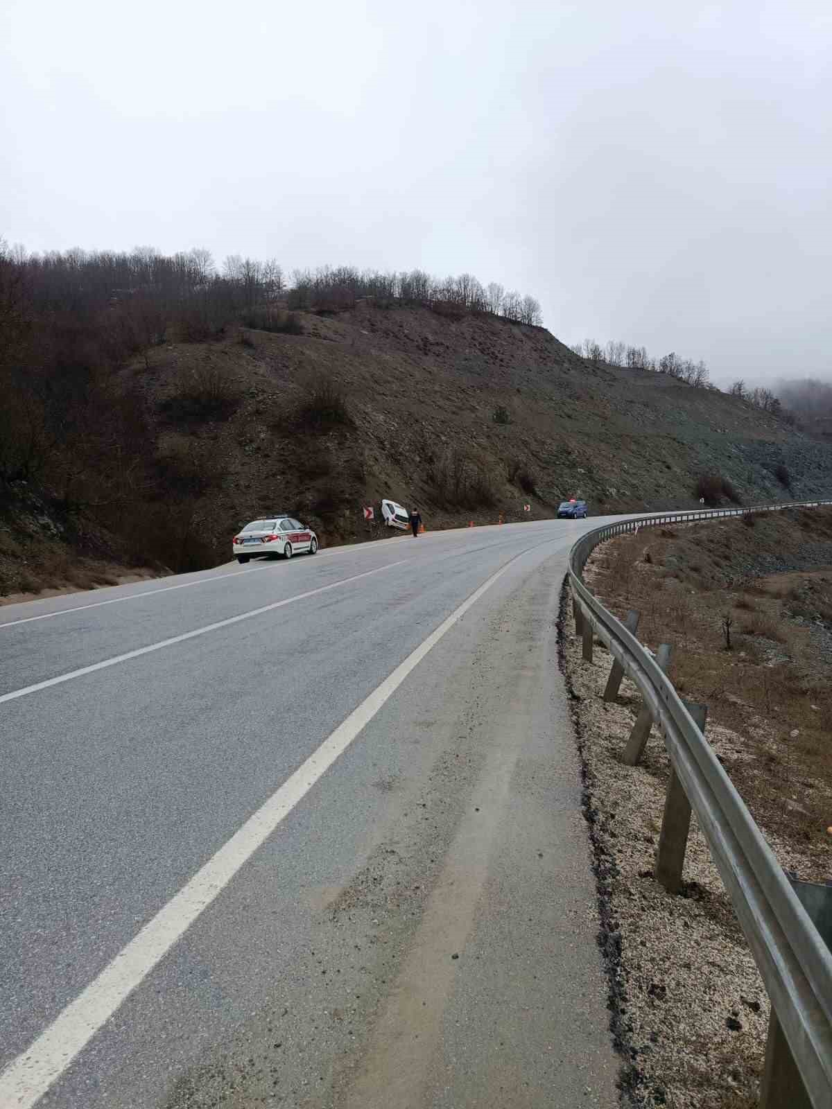 Bilecik&rsquo;te kaygan yol kazaya sebep oldu : 2 yaralı
