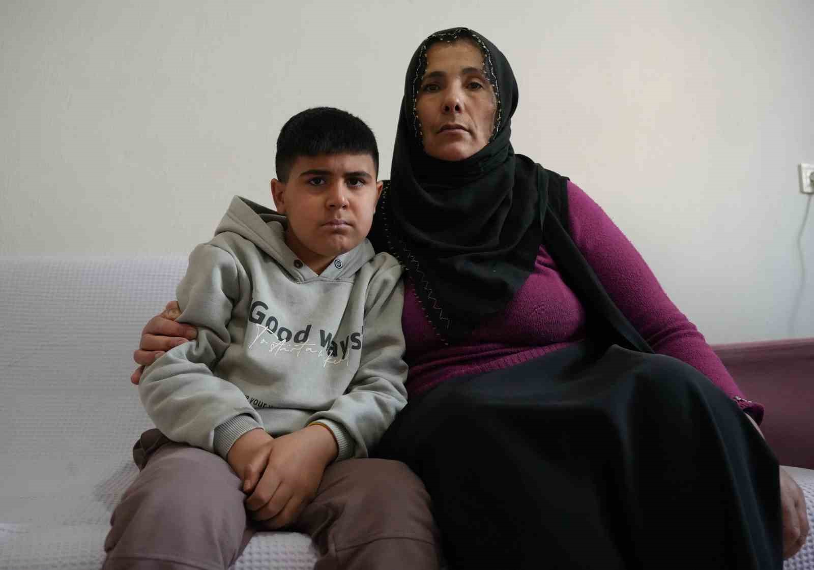 Bir oğlunu kaybetti, diğer oğlu i&ccedil;in yardım istiyor
