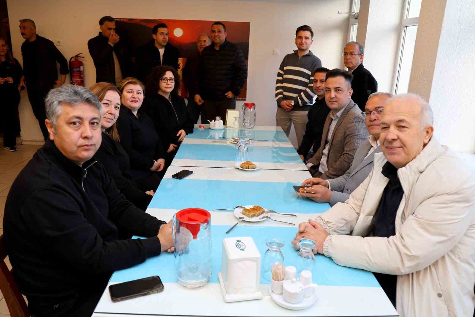 Muğla Orman B&ouml;lge M&uuml;d&uuml;rl&uuml;ğ&uuml;&rsquo;nde ilk mesai bayramlaşma heyecanıyla başladı
