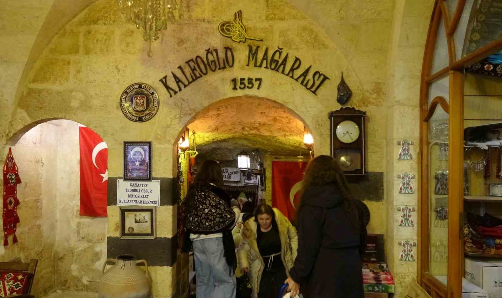 500 yıllık mağarayı g&ouml;ren hayran kalıyor
