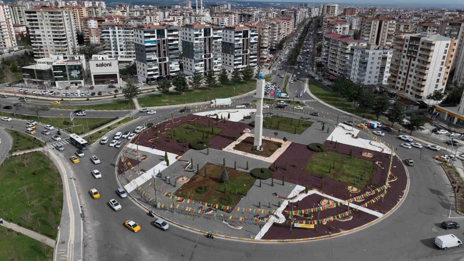 8 bin metrekarelik D&uuml;nya Kavşağı &ccedil;evreci peyzajla yenilendi
