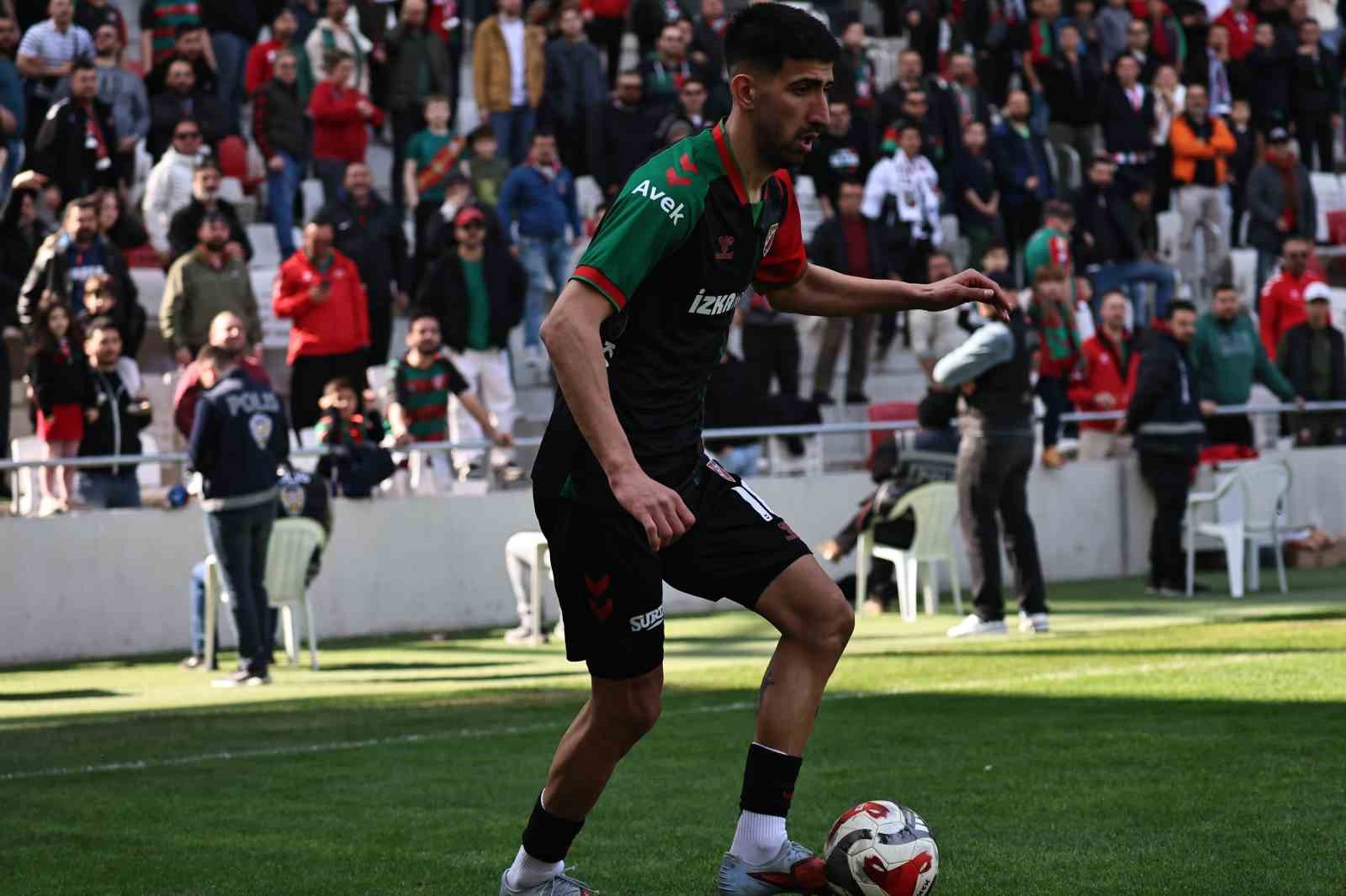 Karşıyaka&rsquo;da Erhan &Ouml;zt&uuml;rk, 7 goll&uuml;k katkıyla d&ouml;nd&uuml;
