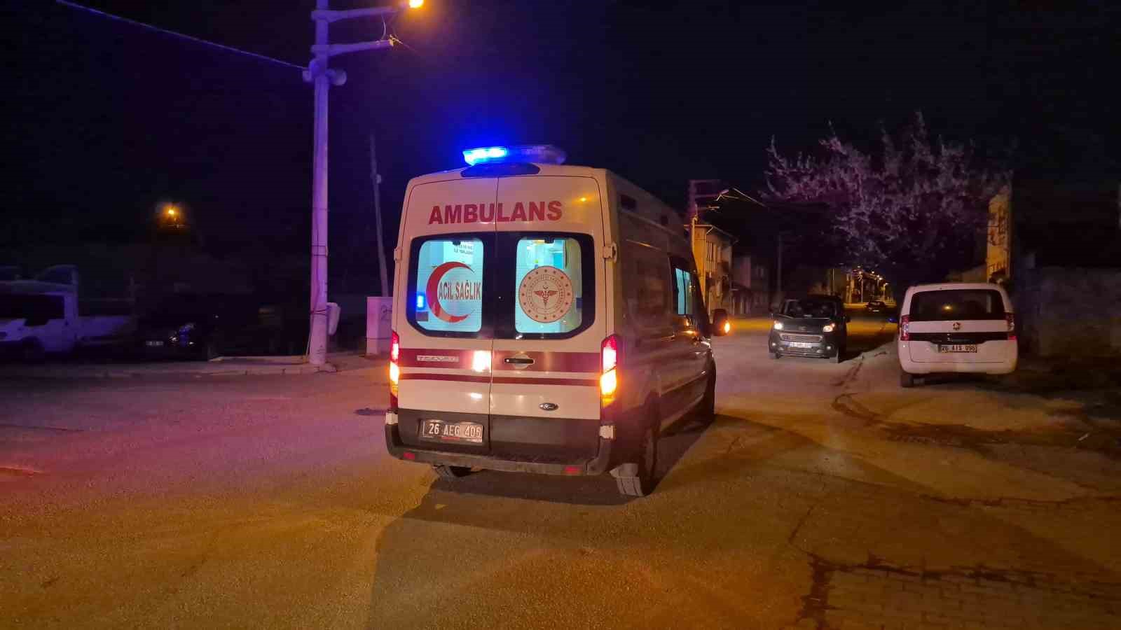 Eskişehir&rsquo;de gece yangın paniği: 1&rsquo;i bebek 3 yaralı
