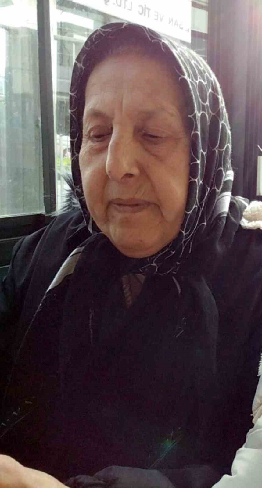 Fatih&rsquo;te &ccedil;&ouml;ken binada hayatını kaybeden yaşlı kadının cenazesi Adli Tıp Kurumundan alındı
