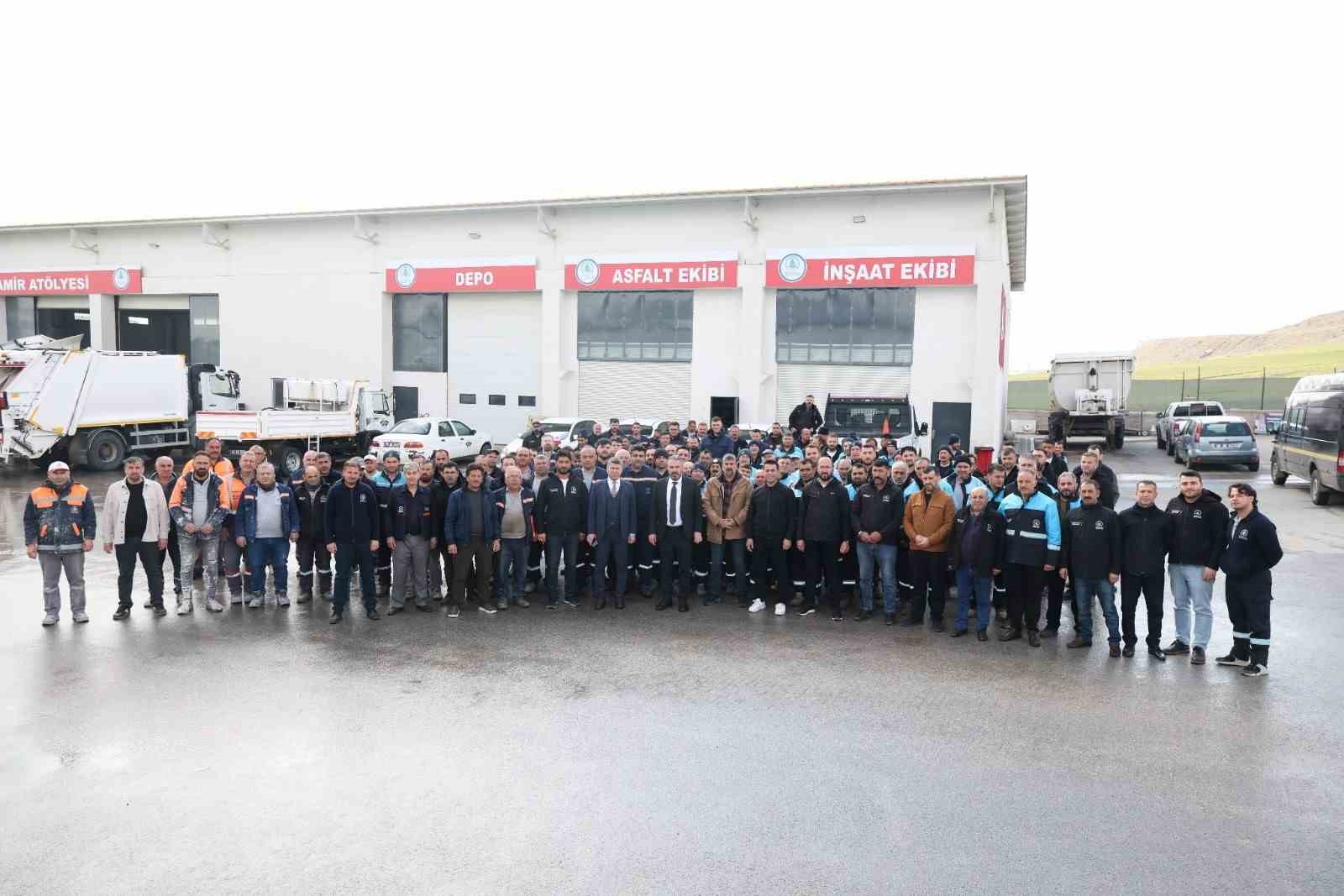 Pursaklar Belediye Başkanı Çetin, personelle bayramlaştı