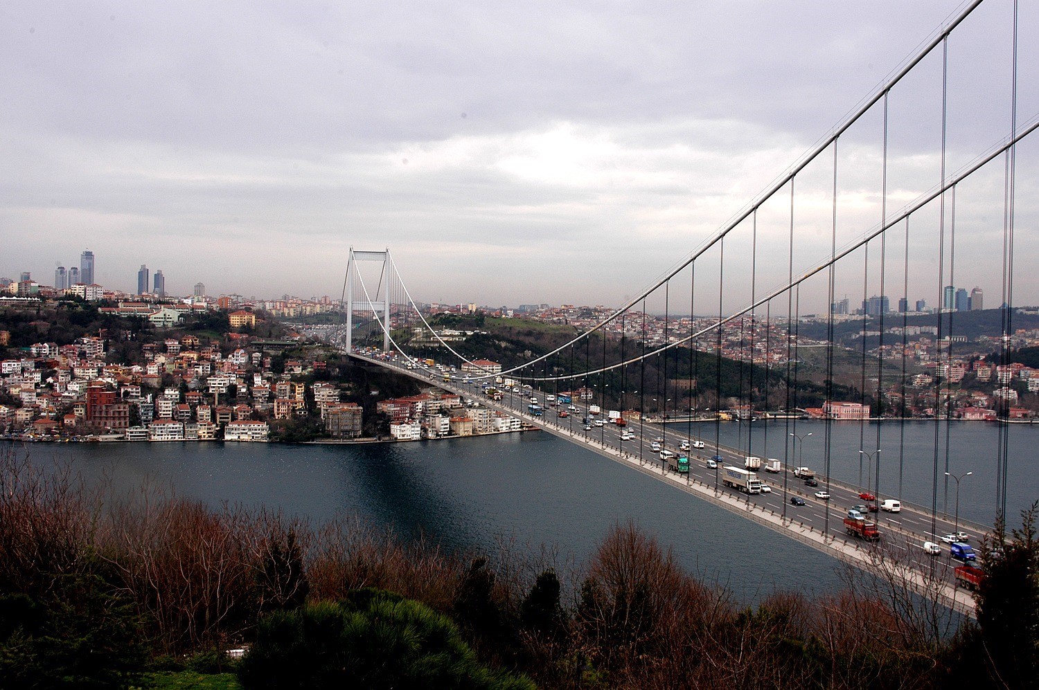 Bayramda otoyol ve k&ouml;pr&uuml;lerden 12,3 milyon ara&ccedil; ge&ccedil;ti
