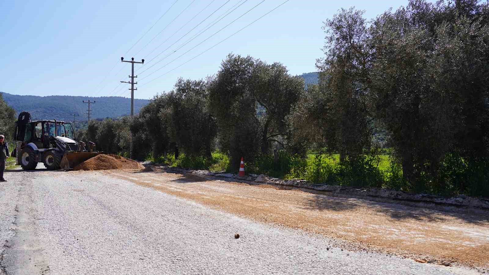 Milas Kemikler Mahallesi i&ccedil;me suyu hattı kamusal alana taşınıyor
