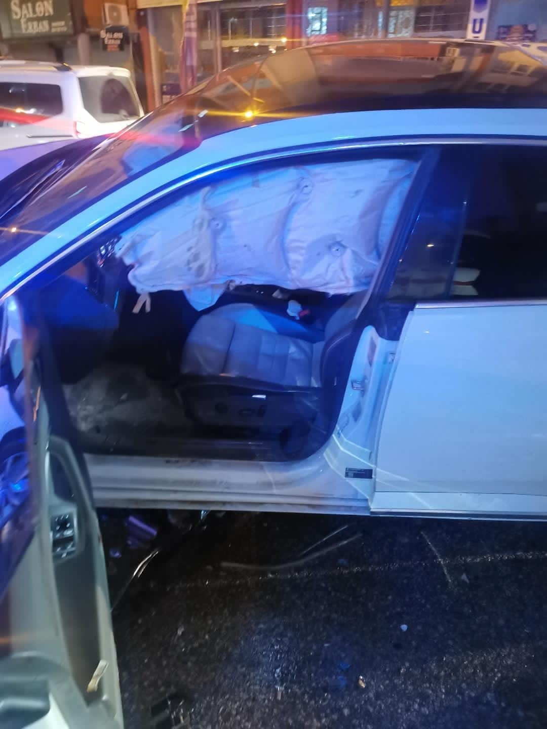 Mardin&rsquo;de otomobil ref&uuml;je &ccedil;arptı: 2 yaralı
