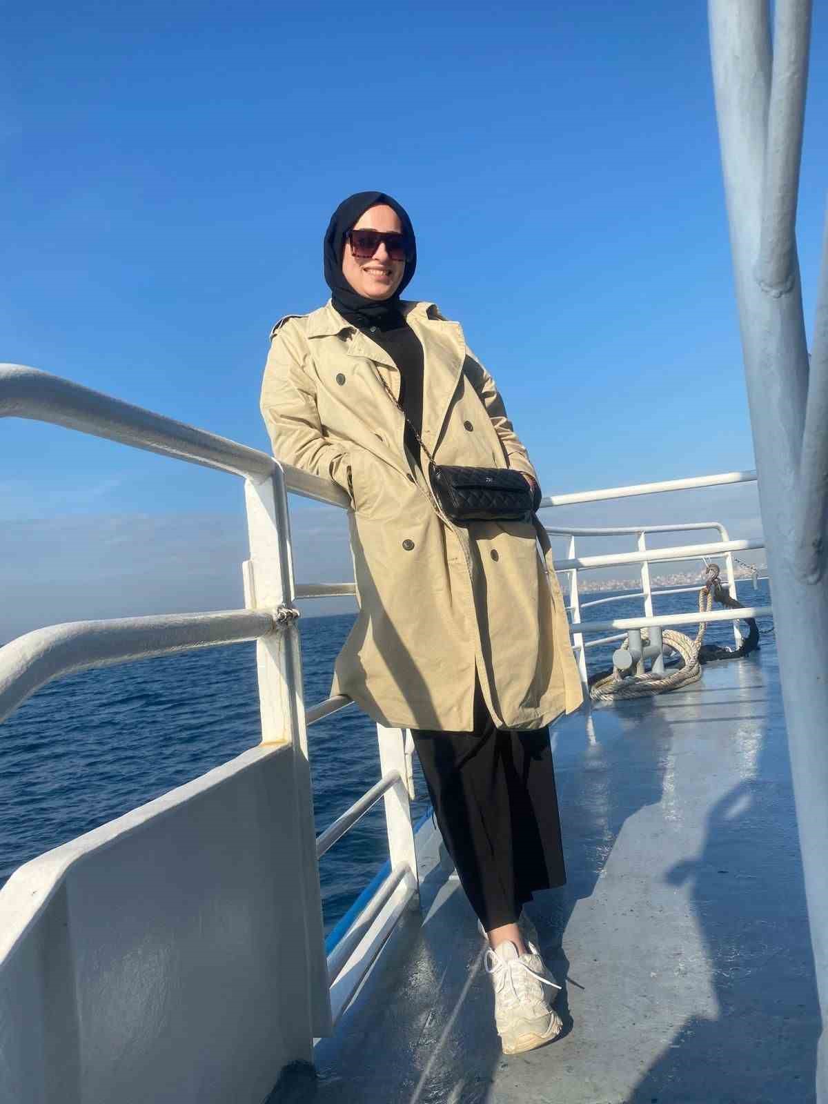 Eşi tarafından &ouml;ld&uuml;r&uuml;l&uuml;p yakılmak istenen Semanur son yolculuğuna uğurlandı
