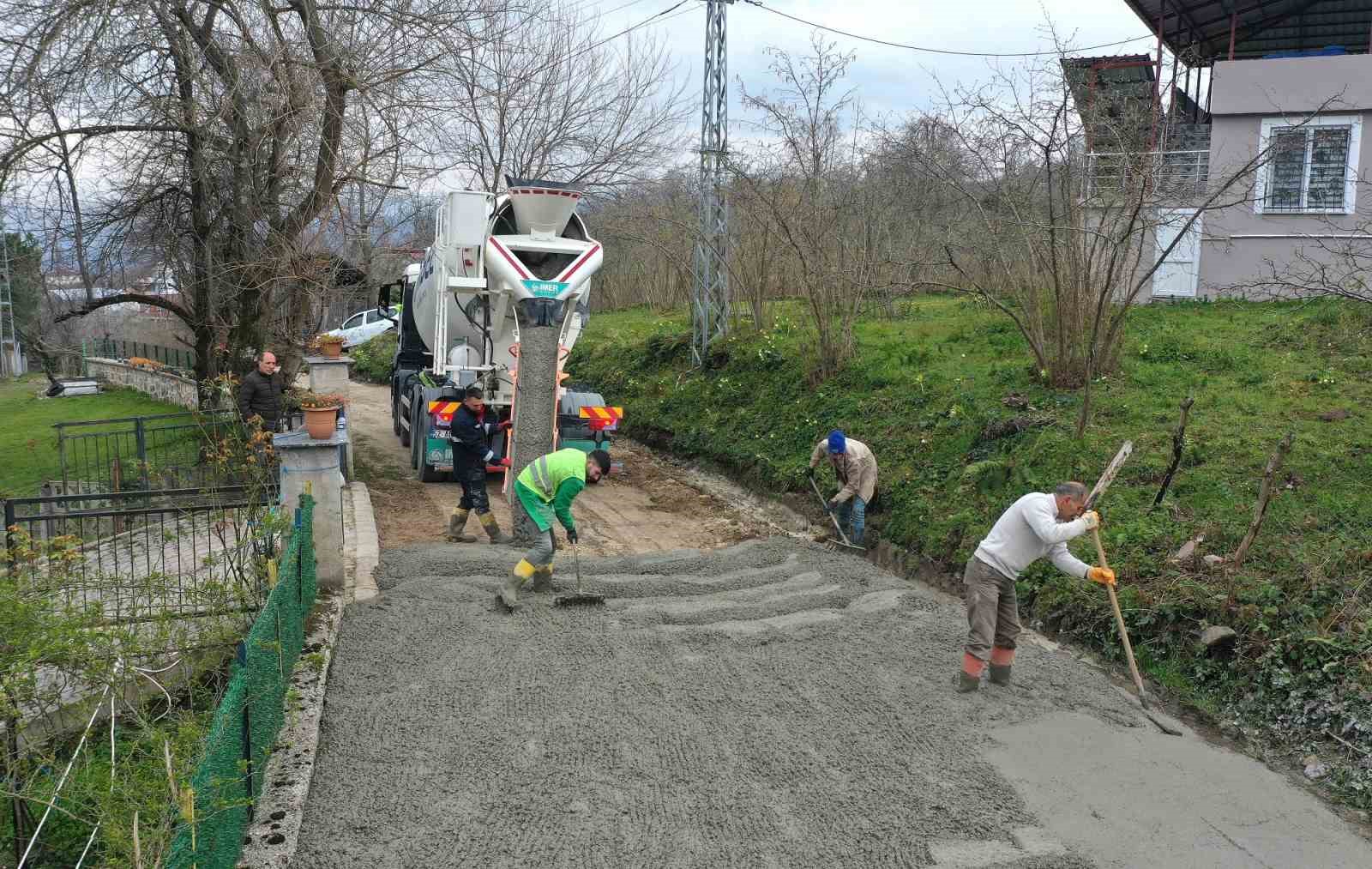 Ordu&rsquo;da beton yol &ccedil;alışmaları devam ediyor
