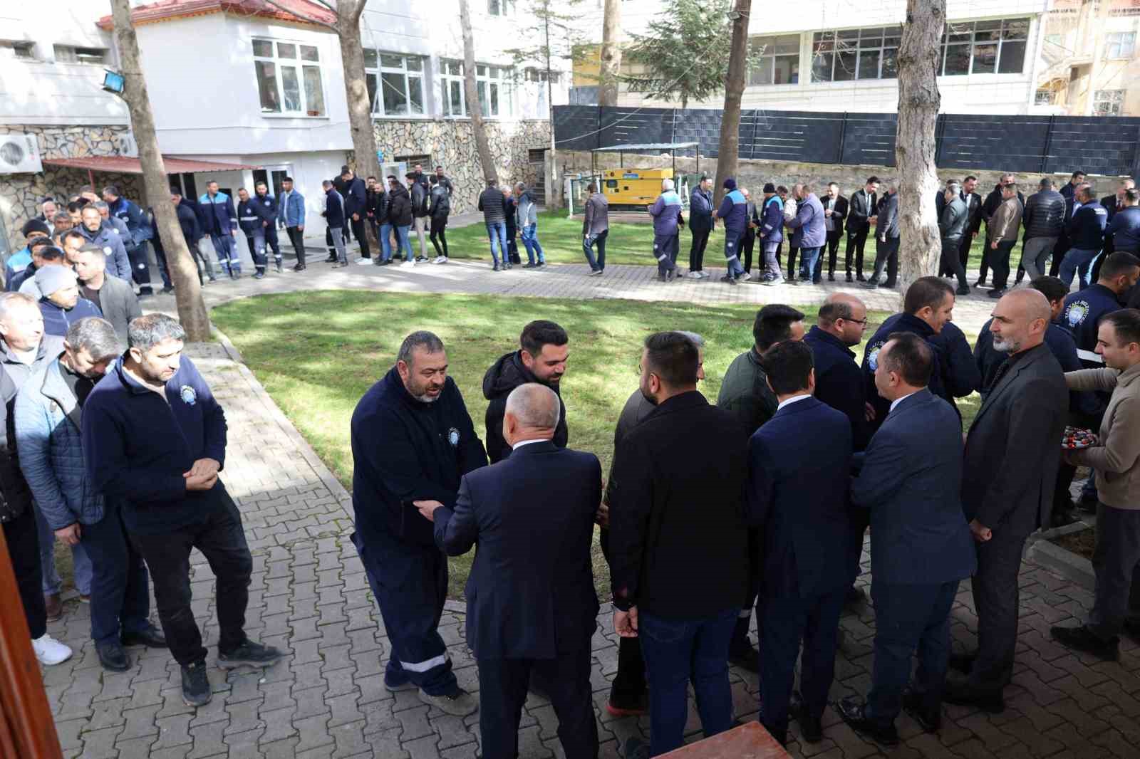 Başkan &Ouml;zt&uuml;rk belediye personelleri ile bayramlaştı
