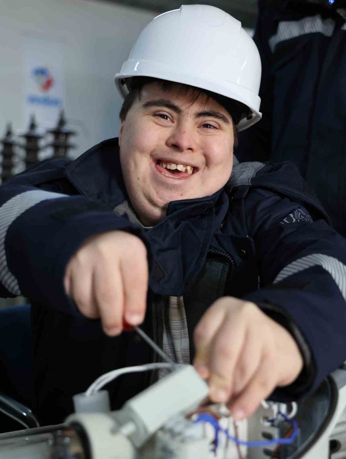 Down sendromlu &ccedil;ocuklara enerji sekt&ouml;r&uuml; tanıtıldı
