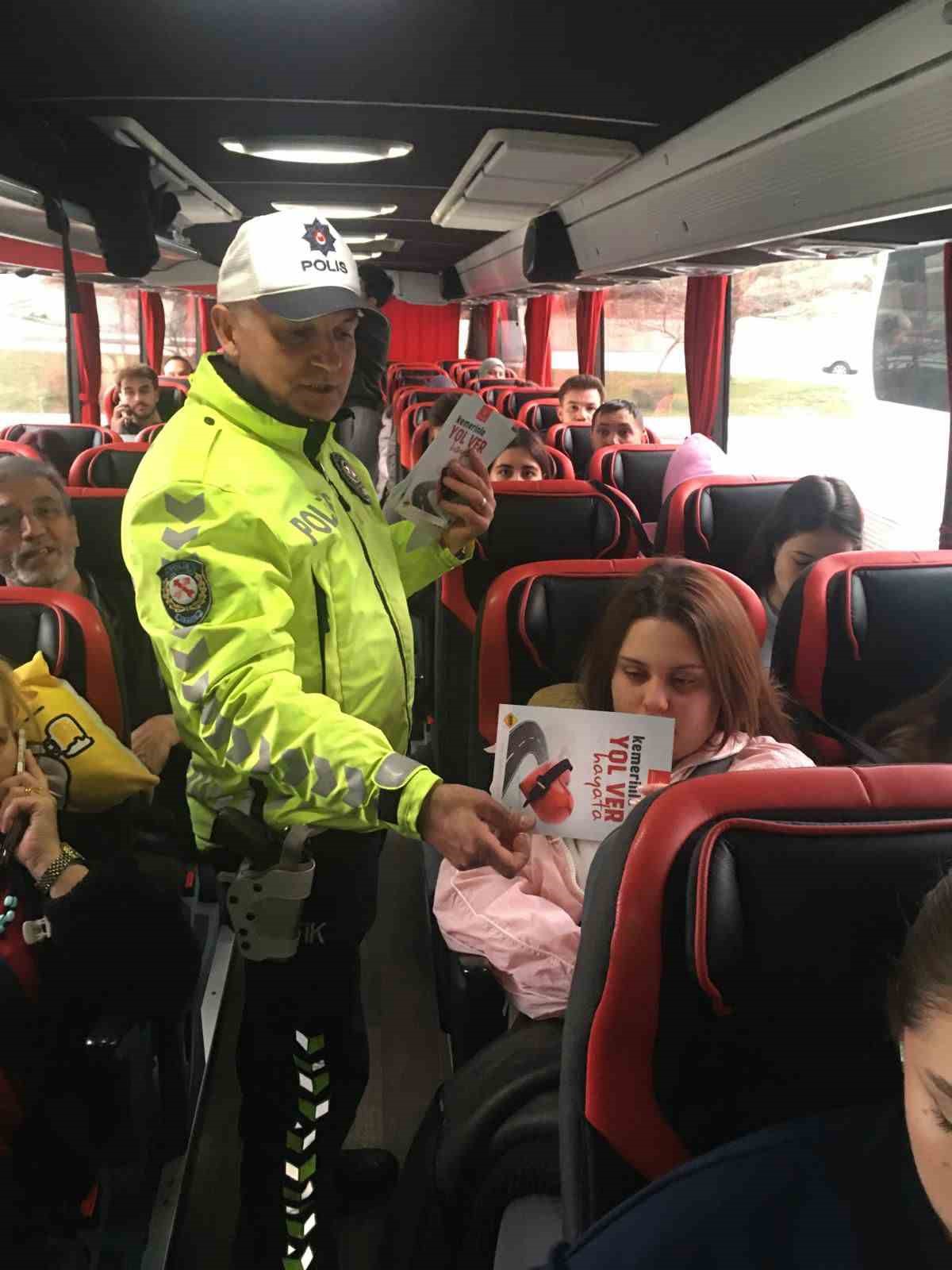 Burdur&rsquo;da otogarda emniyet kemeri kullanımı hakkında bilgilendirme
