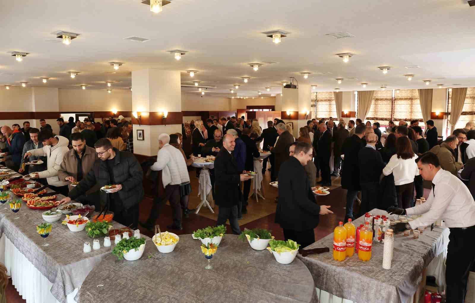 Rekt&ouml;r Hacım&uuml;ft&uuml;oğlu, &Uuml;niversite ailesiyle bayramlaştı
