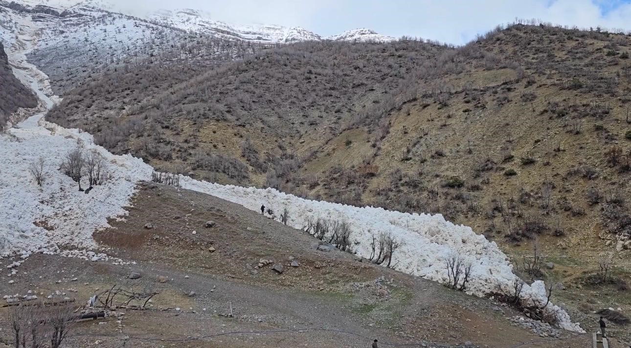 Şırnak&rsquo;ta &ccedil;ığ d&uuml;şme anı kameraya yansıdı

