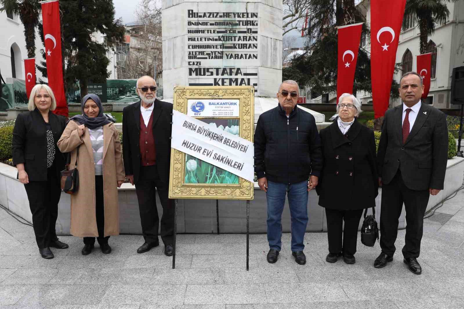 Olgun gen&ccedil;ler, yaşlılara saygı haftasında h&uuml;nerlerini sergiledi
