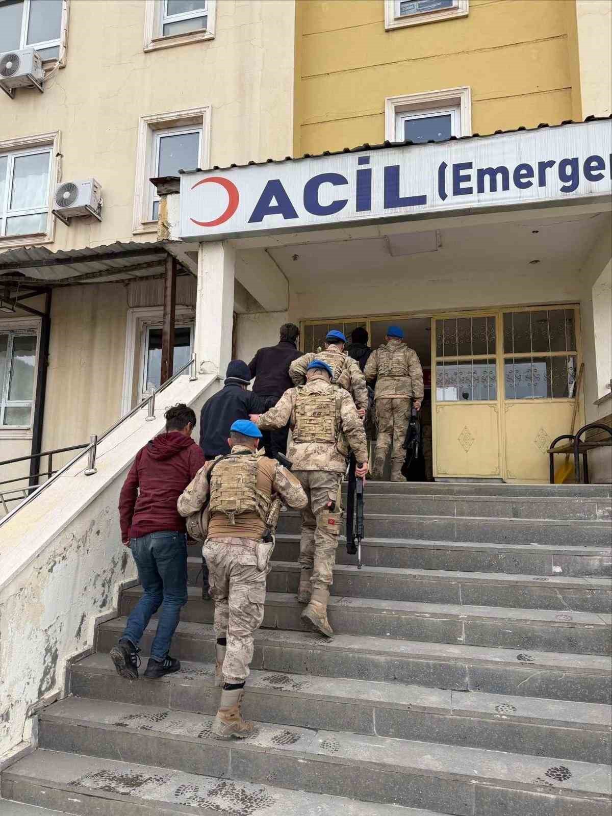 Şırnak&rsquo;ta jandarmadan ka&ccedil;ak&ccedil;ılık operasyonu: 4 tutuklama
