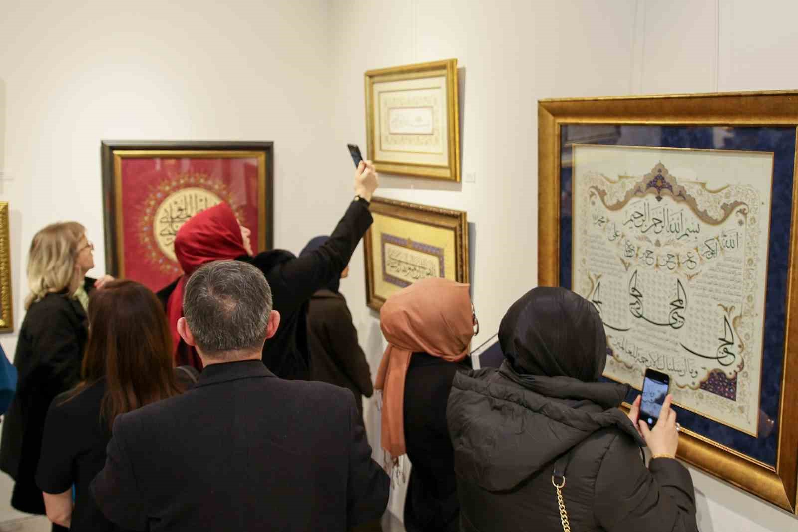 &lsquo;Zer-i nab&rsquo; tezhip sergisi Bursa&rsquo;da ziyarete a&ccedil;ıldı
