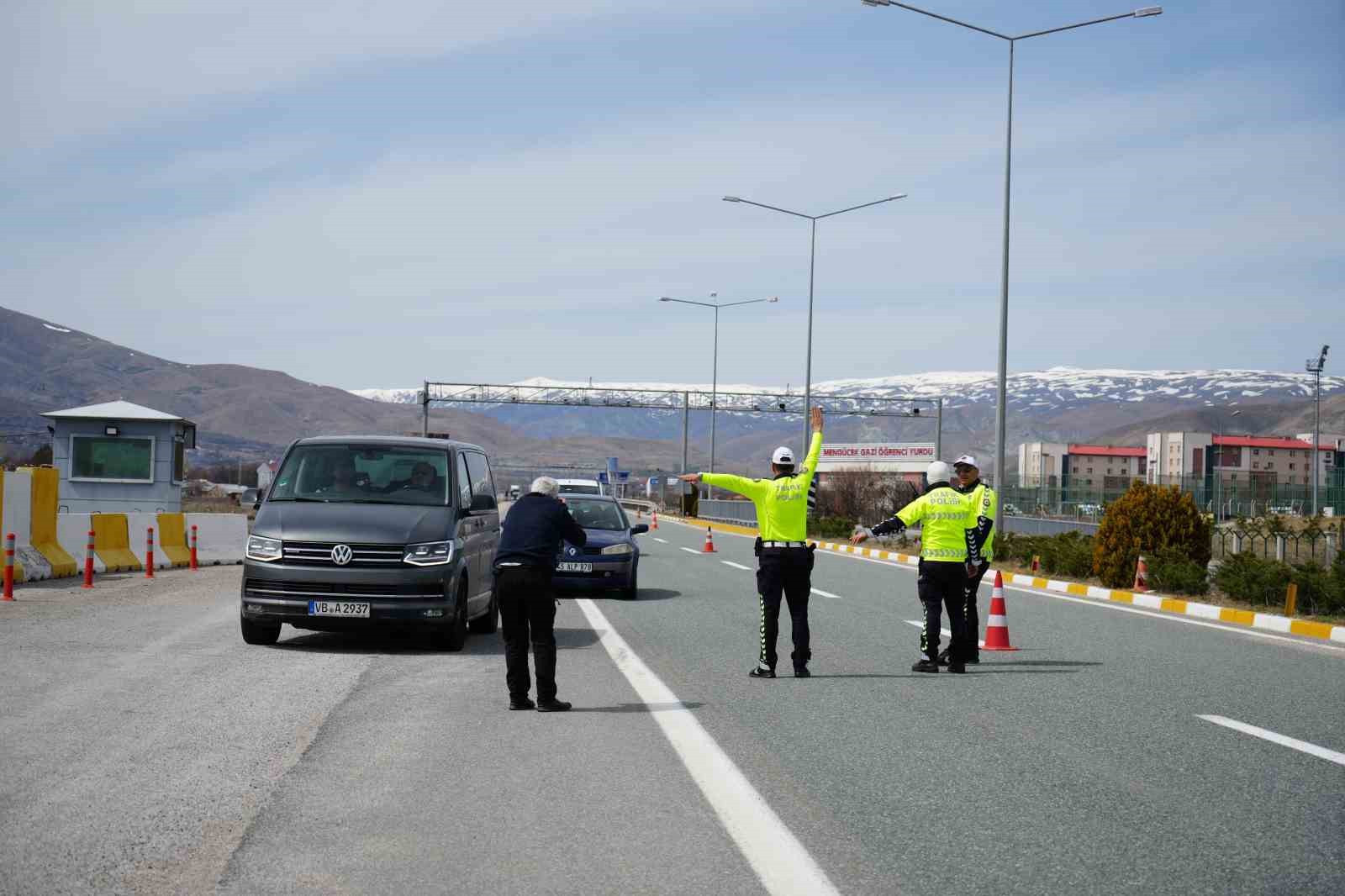 Erzincan&rsquo;da bayram tatilinde 11 bin 611 ara&ccedil; denetlendi
