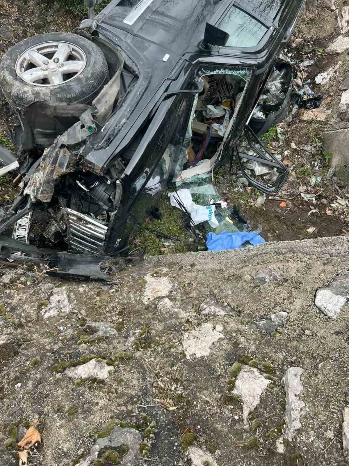 Bilecik&rsquo;te otomobil takla attı: 2 yaralı
