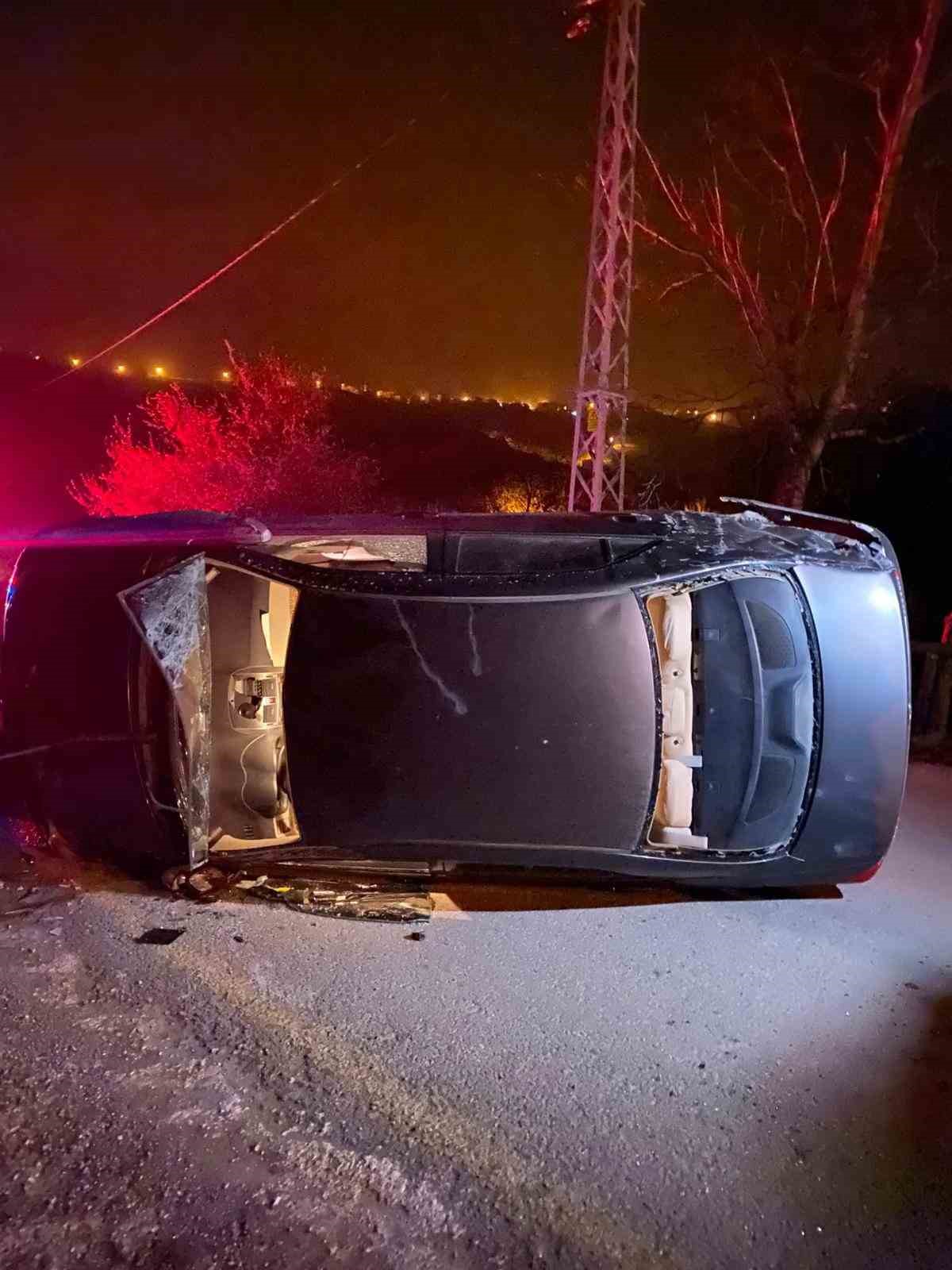 Sinop’ta otomobil devrildi: 2 yaralı