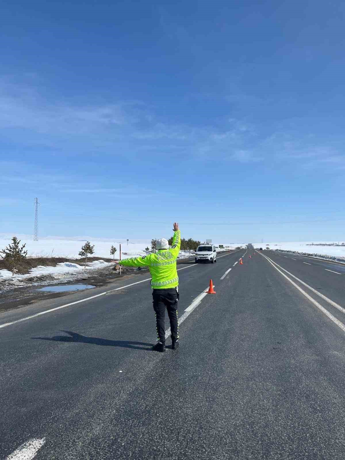 Kars’ta trafik denetimleri aralıksız sürüyor