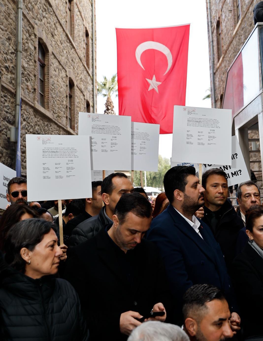 Başkan Tugay: "İzmir&rsquo;in hakkını sonuna kadar savunacağız"
