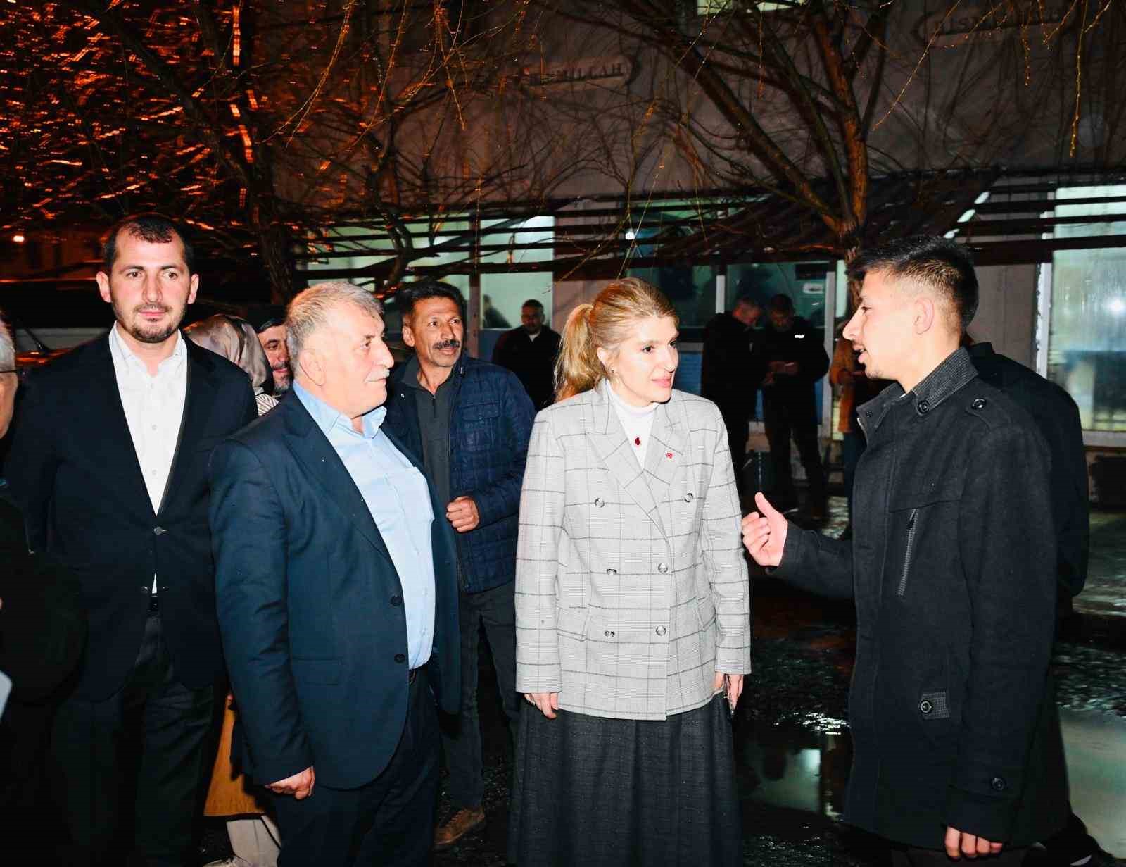 Milletvekili &Ouml;lmeztoprak g&ouml;n&uuml;llere dokundu
