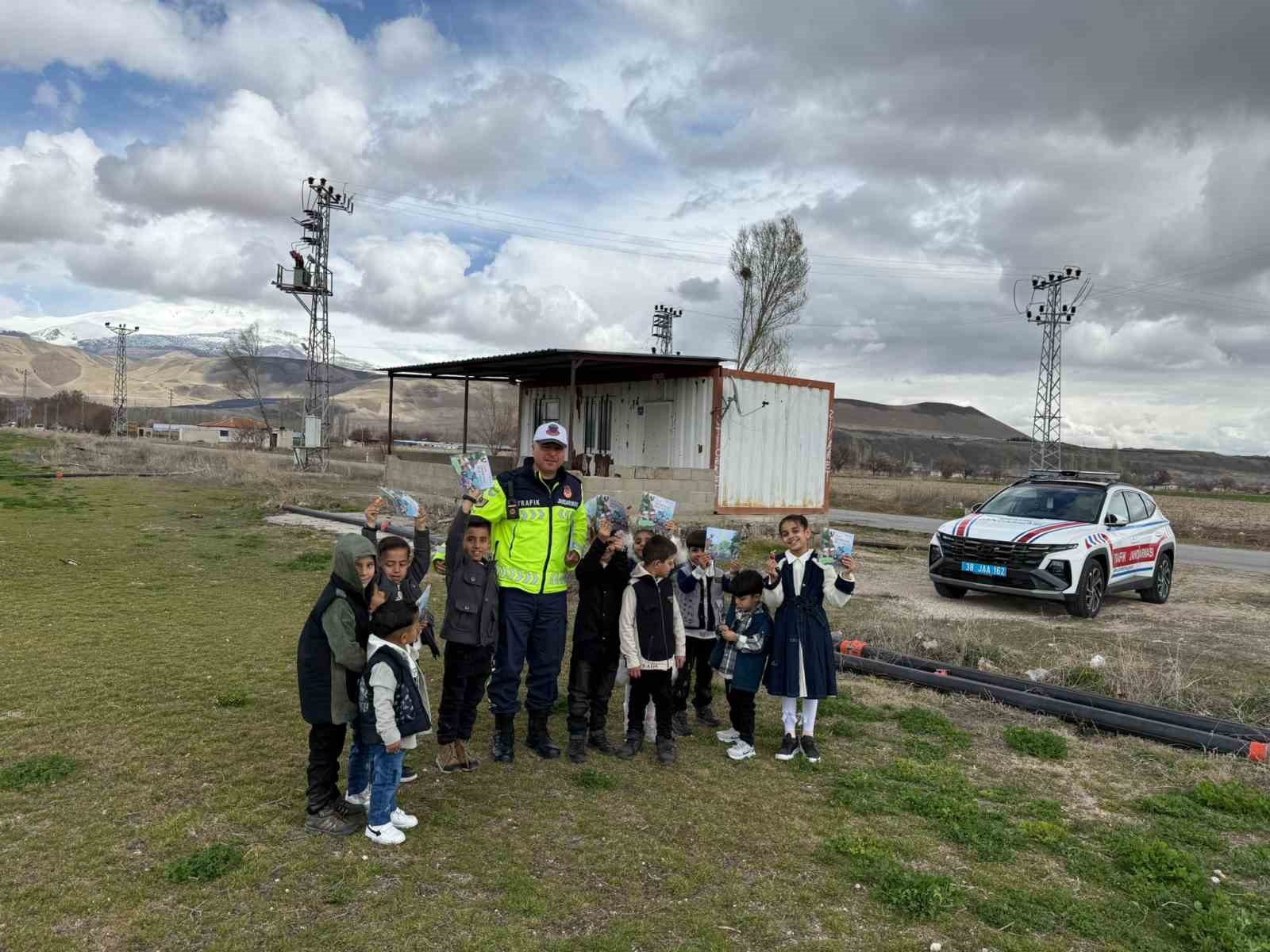 Çocukların bayram harçlıkları jandarmadan