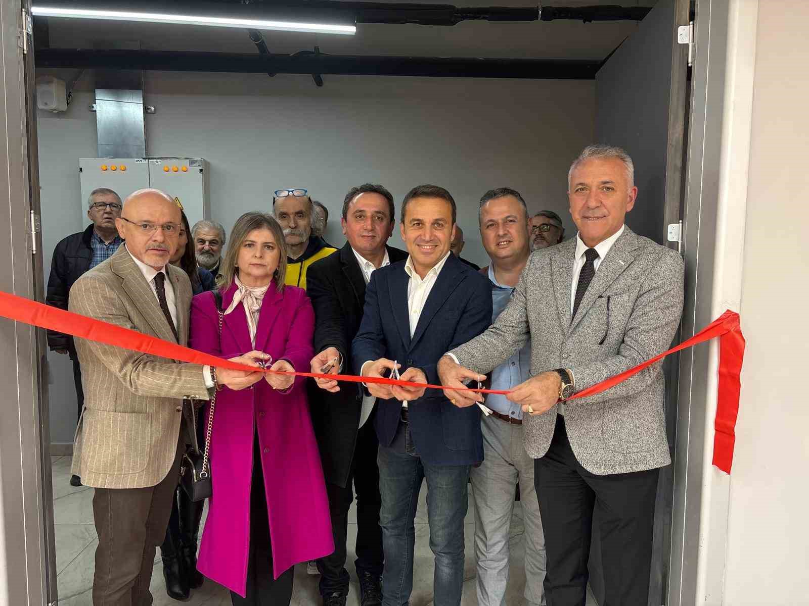 &Ccedil;izgiyle anlatılan &lsquo;kadın&rsquo; teması sanatseverlerle buluştu
