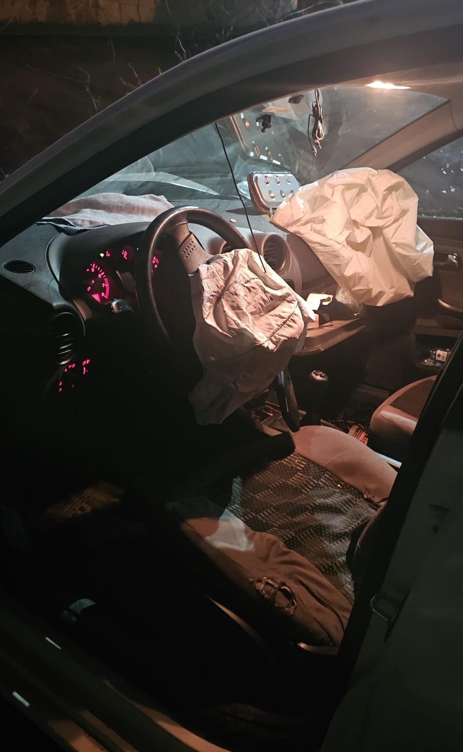 Osmaniye&rsquo;de otomobil k&ouml;pr&uuml;den u&ccedil;tu: 1 yaralı
